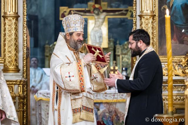 (Foto) În lumina slujirii și a învățăturii teologice – ziua Sfinților Trei Ierarhi la Catedrala Mitropolitană din Iași
