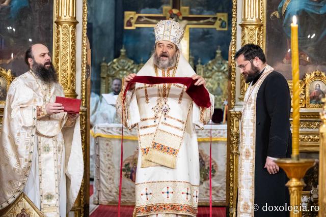 (Foto) În lumina slujirii și a învățăturii teologice – ziua Sfinților Trei Ierarhi la Catedrala Mitropolitană din Iași