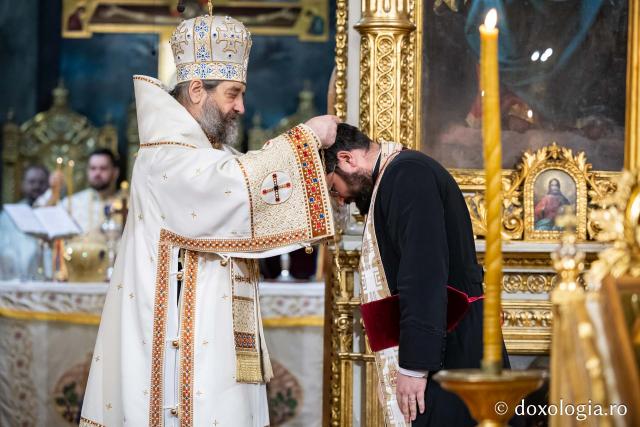 (Foto) În lumina slujirii și a învățăturii teologice – ziua Sfinților Trei Ierarhi la Catedrala Mitropolitană din Iași