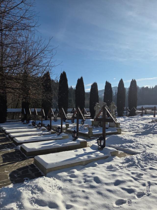 (Foto) Sihăstria Putnei – frumusețea iernii în taina muntelui