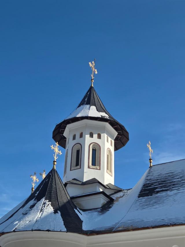 (Foto) Sihăstria Putnei – frumusețea iernii în taina muntelui