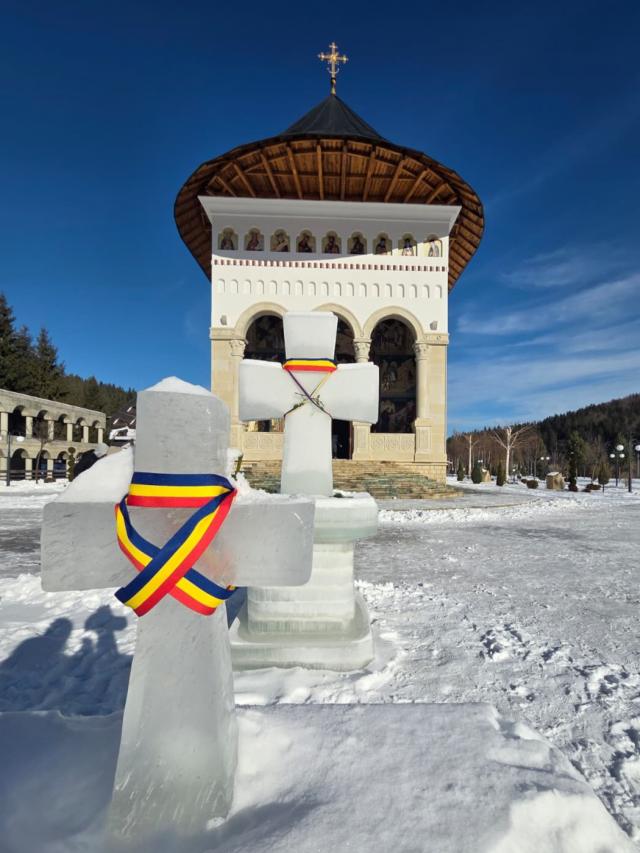 (Foto) Sihăstria Putnei – frumusețea iernii în taina muntelui