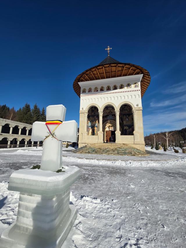 (Foto) Sihăstria Putnei – frumusețea iernii în taina muntelui