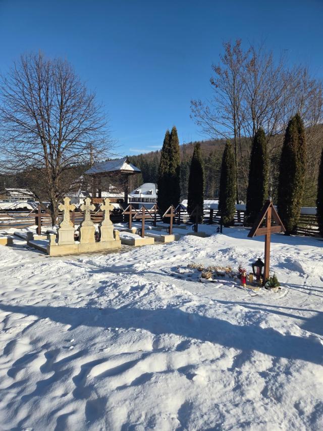 (Foto) Sihăstria Putnei – frumusețea iernii în taina muntelui