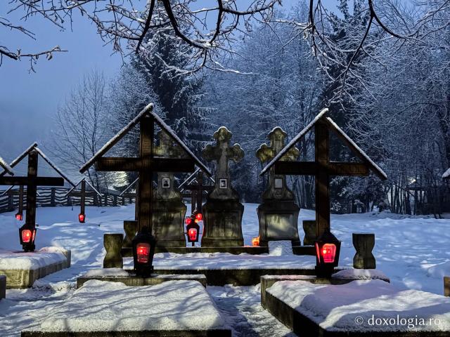 Cimitirul Mănăstirii Sihăstria Putnei, sub veșmântul alb al ninsorii