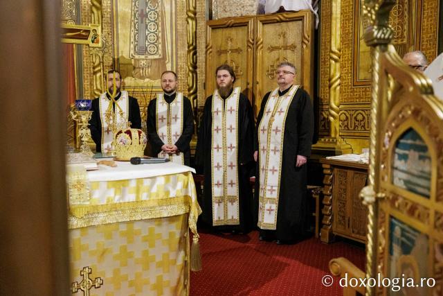 Priveghere la hramul Mănăstirii Sfinții Trei Ierarhi din Iași