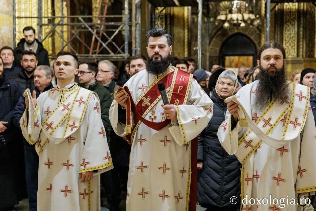 Priveghere la hramul Mănăstirii Sfinții Trei Ierarhi din Iași