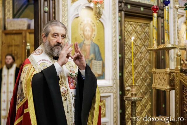 Priveghere la hramul Mănăstirii Sfinții Trei Ierarhi din Iași