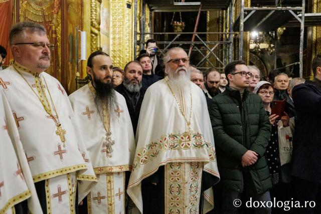 Priveghere la hramul Mănăstirii Sfinții Trei Ierarhi din Iași