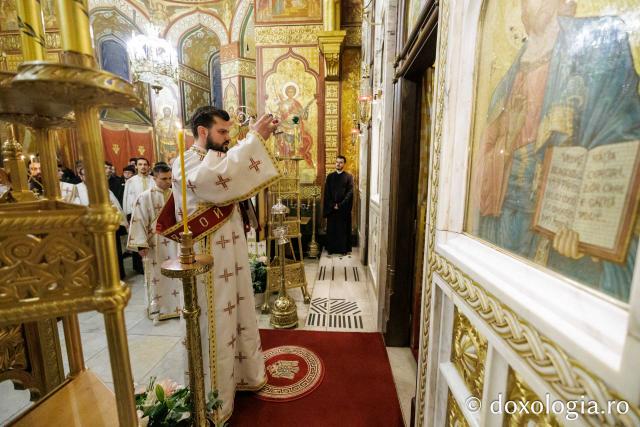 Priveghere la hramul Mănăstirii Sfinții Trei Ierarhi din Iași