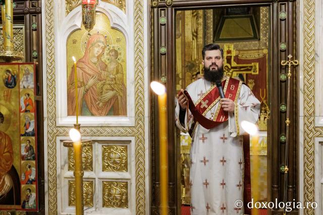 Priveghere la hramul Mănăstirii Sfinții Trei Ierarhi din Iași