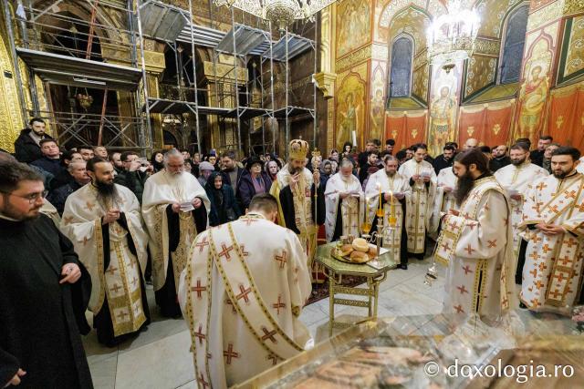 Priveghere la hramul Mănăstirii Sfinții Trei Ierarhi din Iași