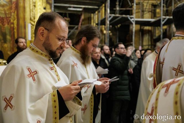 Priveghere la hramul Mănăstirii Sfinții Trei Ierarhi din Iași