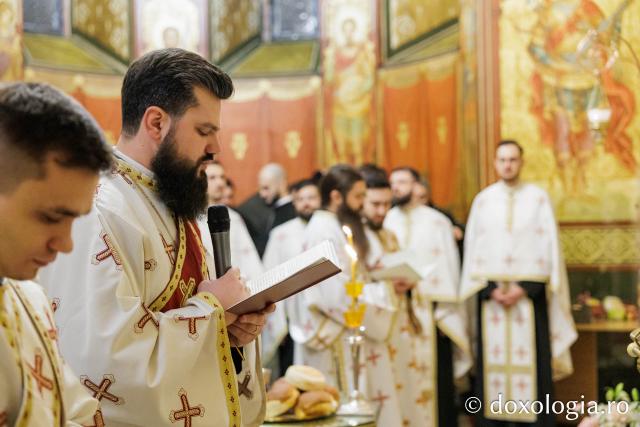 Priveghere la hramul Mănăstirii Sfinții Trei Ierarhi din Iași