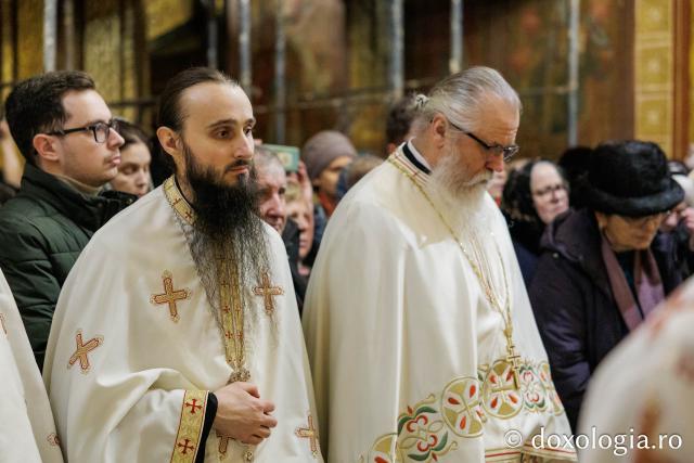 Priveghere la hramul Mănăstirii Sfinții Trei Ierarhi din Iași