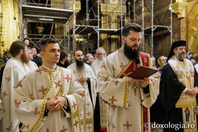 Priveghere la hramul Mănăstirii Sfinții Trei Ierarhi din Iași