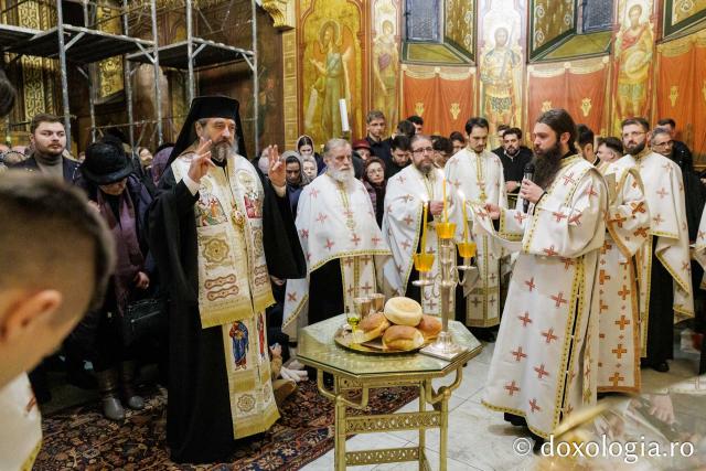 Priveghere la hramul Mănăstirii Sfinții Trei Ierarhi din Iași