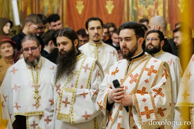 Priveghere la hramul Mănăstirii Sfinții Trei Ierarhi din Iași