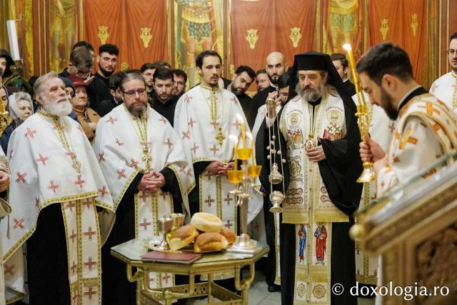 Priveghere la hramul Mănăstirii Sfinții Trei Ierarhi din Iași