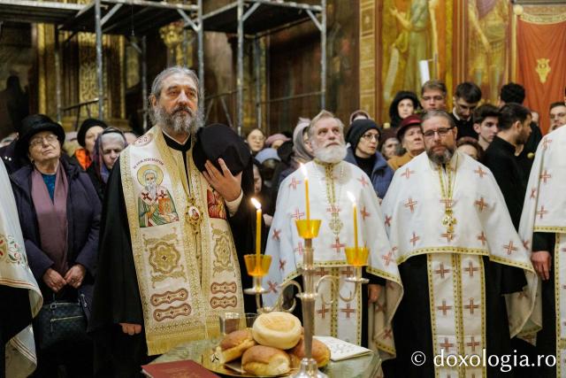 Priveghere la hramul Mănăstirii Sfinții Trei Ierarhi din Iași