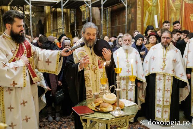 Priveghere la hramul Mănăstirii Sfinții Trei Ierarhi din Iași