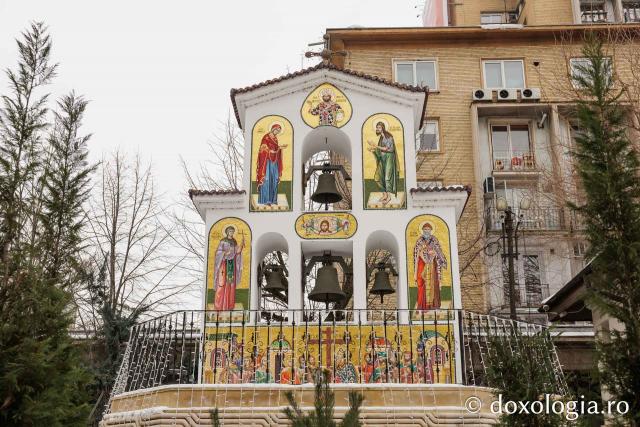 (Foto) La pas prin Bucureștiul înzăpezit – 12 biserici sub veșmânt de nea