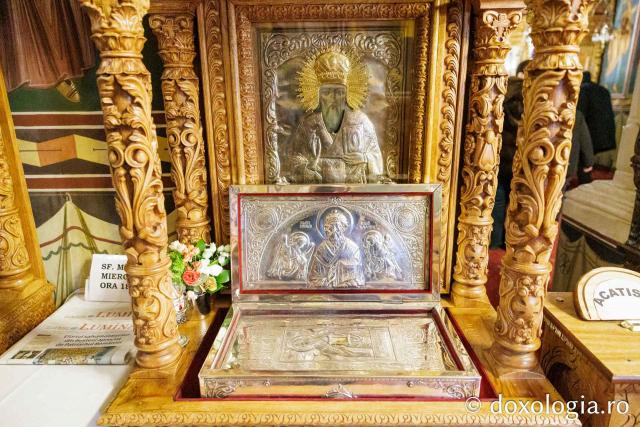 (Foto) La pas prin Bucureștiul înzăpezit – 12 biserici sub veșmânt de nea