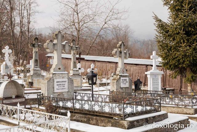 Cimitirul Mănăstirii Văratec