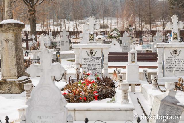 Cimitirul Mănăstirii Văratec