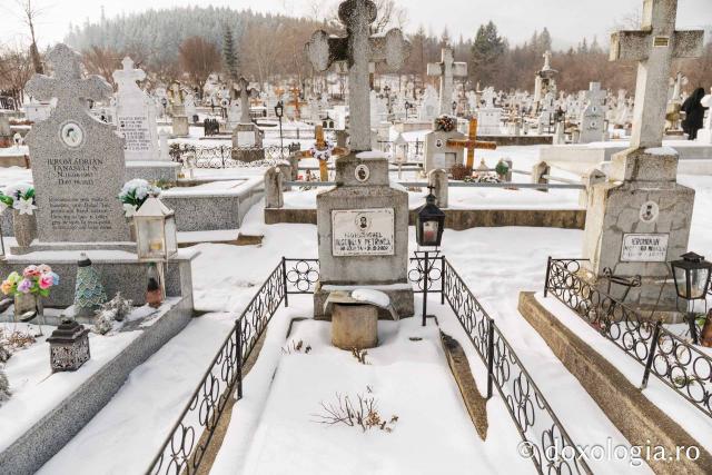 Cimitirul Mănăstirii Văratec