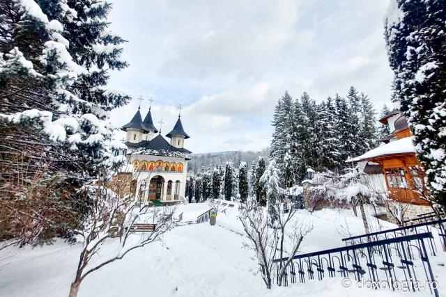 Tăcerea zăpezii la Sihăstria – frumusețea unei zile de februarie