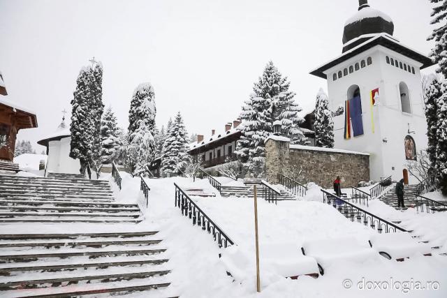 Tăcerea zăpezii la Sihăstria – frumusețea unei zile de februarie