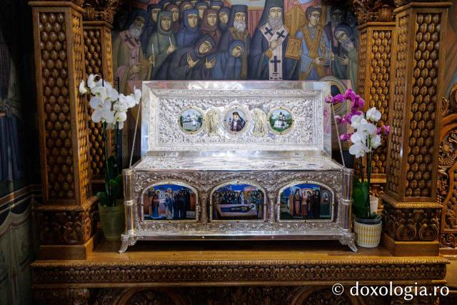 Moaștele Sfântului Cuvios Iosif de la Văratec