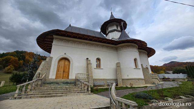 Mănăstirea Lepșa - Biserica cu hramul Izvorul Tămăduirii