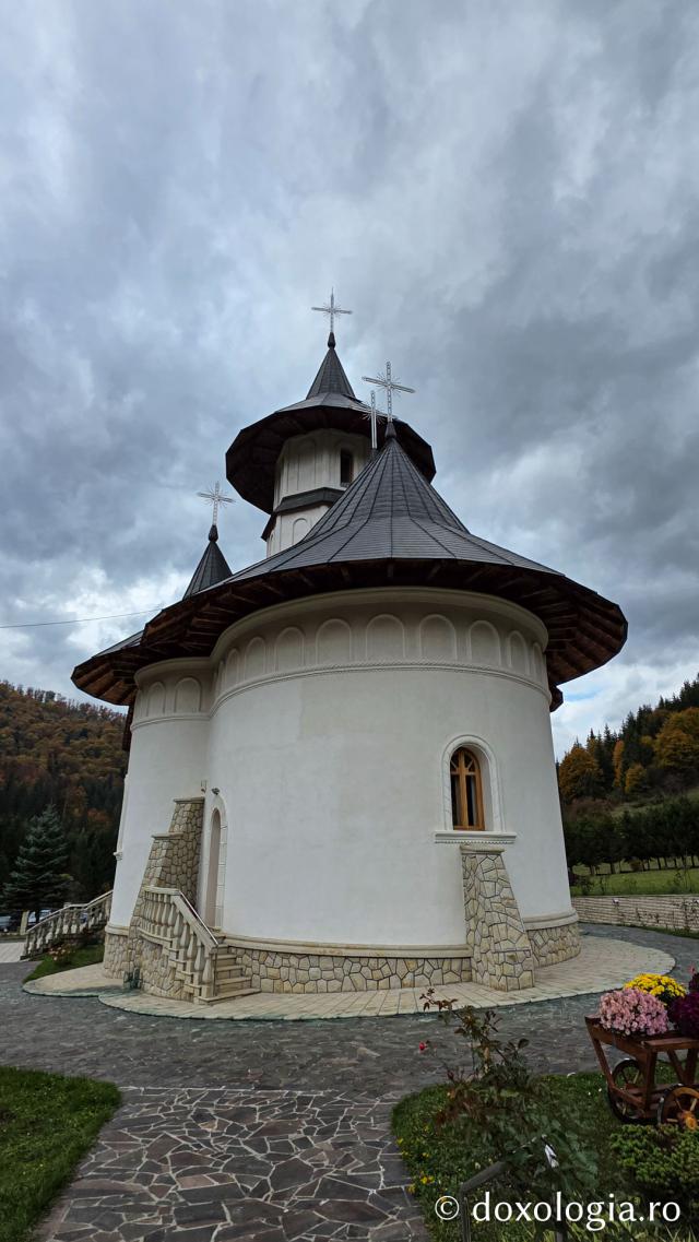 Mănăstirea Lepșa - Biserica cu hramul Izvorul Tămăduirii