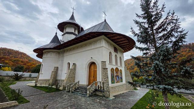 Mănăstirea Lepșa - Biserica cu hramul Izvorul Tămăduirii