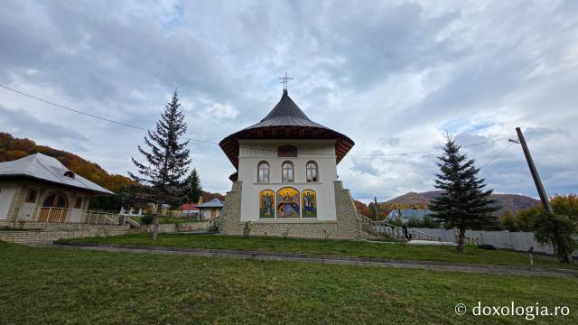Mănăstirea Lepșa - Biserica cu hramul Izvorul Tămăduirii