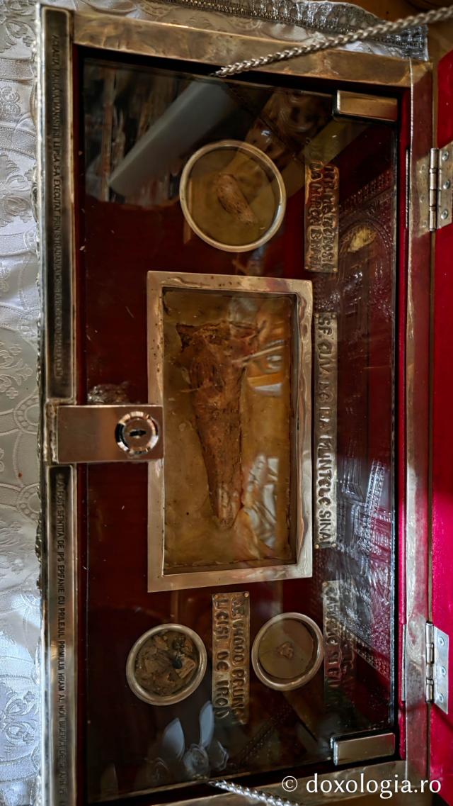 Mănăstirea Lepșa - Biserica cu hramul Izvorul Tămăduirii