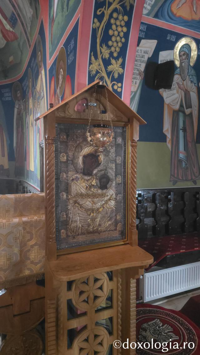 Icoana Maicii Domnului „Muntenița” - Mănăstirea Muntele Rece