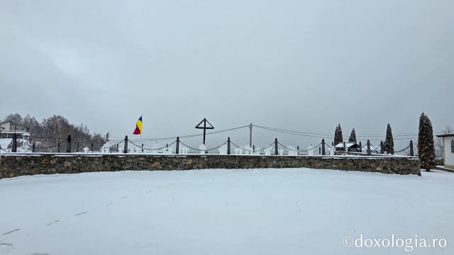 Mănăstirea Muntele Rece - Cimitirul eroilor