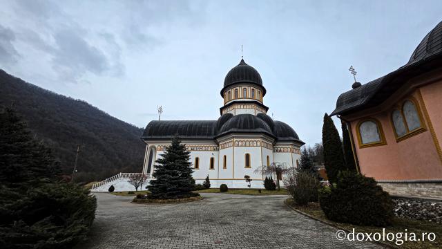 Mănăstirea „Sfinții Arhangheli Mihail, Gavriil și Rafail” Rimetea – Alba