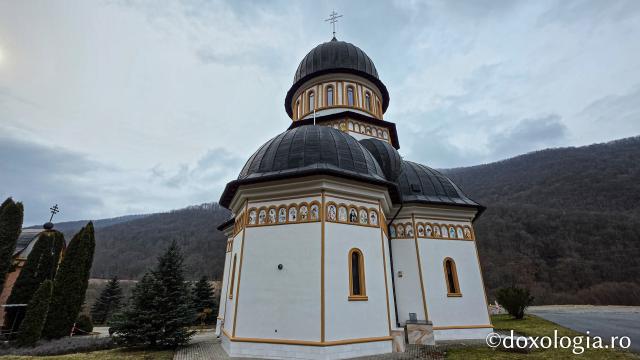 Mănăstirea „Sfinții Arhangheli Mihail, Gavriil și Rafail” Rimetea – Alba