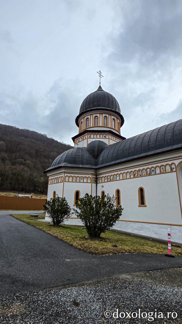 Mănăstirea „Sfinții Arhangheli Mihail, Gavriil și Rafail” Rimetea – Alba