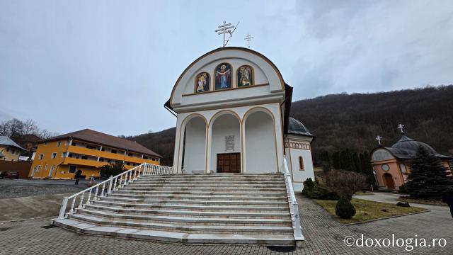 Mănăstirea „Sfinții Arhangheli Mihail, Gavriil și Rafail” Rimetea – Alba