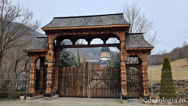 Mănăstirea „Sfinții Arhangheli Mihail, Gavriil și Rafail” Rimetea – Alba