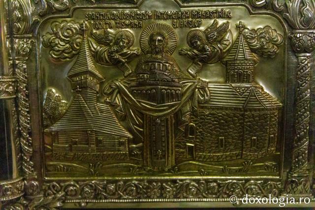 Racla cu moaște Sfântului Cuvios Nicodim de la Tismana