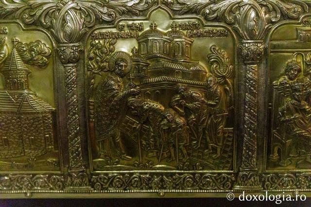 Racla cu moaște Sfântului Cuvios Nicodim de la Tismana