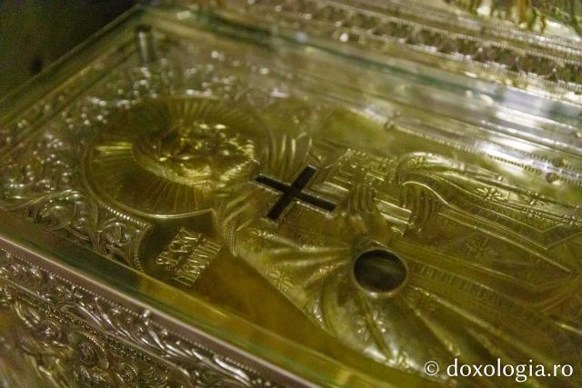 Racla cu moaște Sfântului Cuvios Nicodim de la Tismana