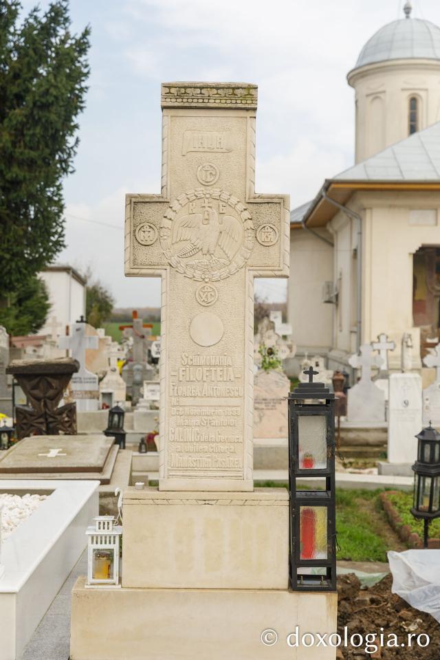 Mormântul Sfintei Cuvioase Filofteia de la Pasărea