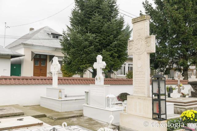 Mormântul Sfintei Cuvioase Filofteia de la Pasărea